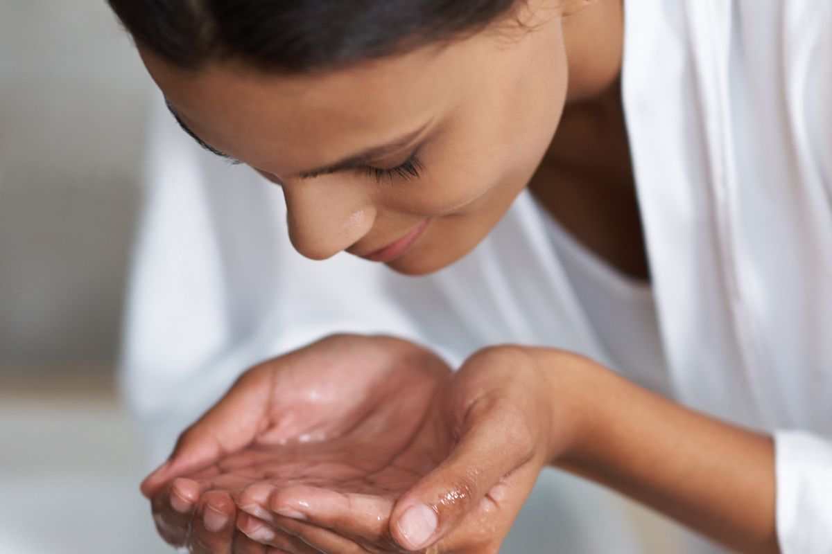 se non ti lavi il viso la sera invecchierai più velocemente la tua pelle